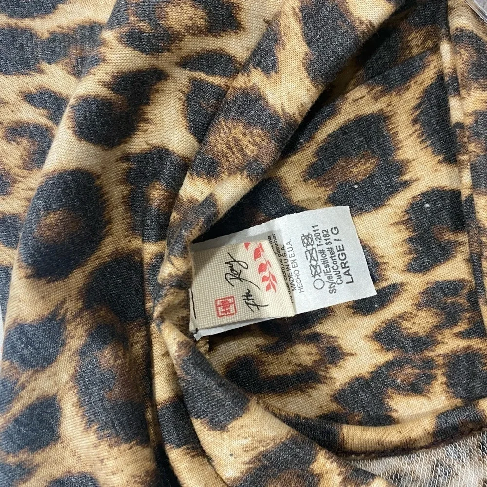 Women’s Long Sleeve Cut Out Key Hole Leopard Animal Print Sweater Large